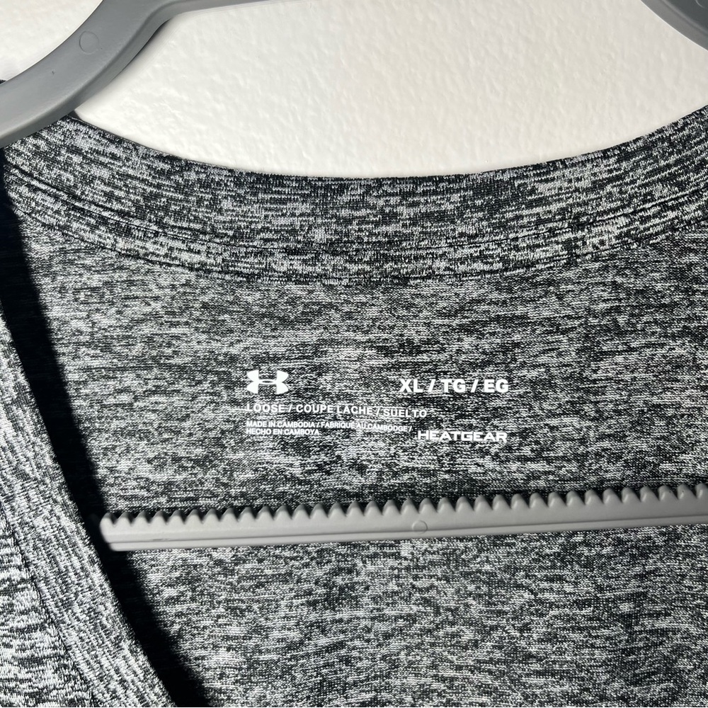 Under Armour Women’s HeatGear Heathered V-Neck Short Sleeve T-Shirt Size XL NWT - Picture 3 of 8